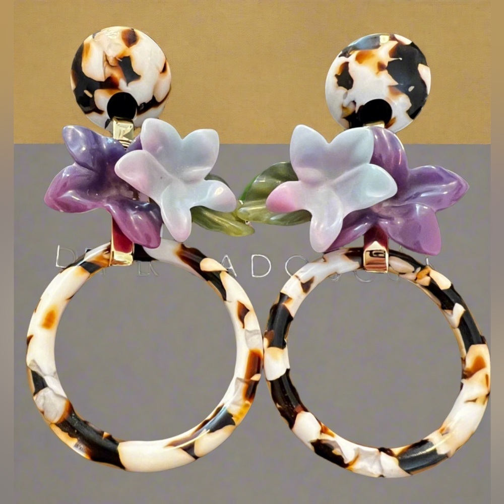 Designers Brands For Customers That Love To Wear Casual and Elegant Accessories - Picture 5 of 11